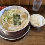 風来軒  - とんこつチャーシュー麺1020円　ライス小120円