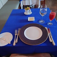 ル・トア・ド・パリ - ●コース料理　7,500円
                    
                    ノンアルコールワインは在庫がなくて
                    
                    ●ブラッドオレンジジュース　400円
                    
                    小計　7,900円
                    
                    ■総額にサービス料10％　790円
                    
                    合計　8,690円