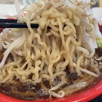 やまがた 心心  - 『男気ラーメン(中太ちぢれ)』の麺
