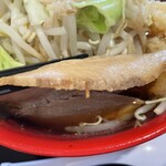 やまがた 心心  - 『男気ラーメン(中太ちぢれ)』のチャーシュー