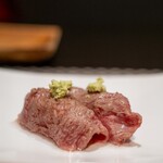 LOOP TOKYO - 2023.10 ビーフ寿司（常陸牛A5サーロイン炙り、静岡産本わさび）