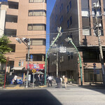 Hamamatsuya Shokudou - 商店街入口からすぐ