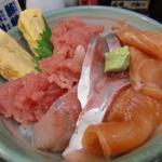お食事処 魚がしおき - ３色丼（これに味噌汁が付きます）