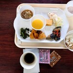 東横INN - ご飯　ホタテご飯と白飯　汁もの　蕎麦　味噌汁　コーンスープ　酢豚風　茄子　おひたし　サラダ　マカロニ　ふりかけ　　梅干し　　コーヒー　ジュース　