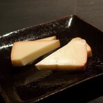 DEN - 自家製スモークチーズ