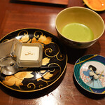 緒乃 - パンナコッタ和三盆、抹茶に金平糖