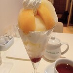 フォーシーズンズカフェ - 新甘泉＆桃のスペシャルパフェ