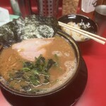 豚骨醤油ラーメン 王道家 - 