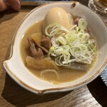 立呑み 晩杯屋 - 玉子入りの煮込み