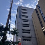 ボンユー - このビル1Fです