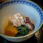 茜坂大沼 - 炊き合わせは、土垂里芋、南京、佐島の蛸、法蓮草。土垂芋は山形の芋煮会に使われるそう。驚くほどシルキーな舌触り。