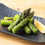 Grilled Asparagus with Rock Salt