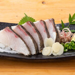 Straw-grilled wild yellowtail (5 pieces)