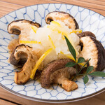 Grilled shiitake mushrooms with grated yuzu