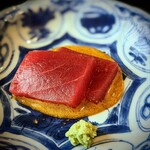 茜坂大沼 - 浜松の漁師さん、極漁丸黒田さんよりの鮪は黄身醤油で。これも「ばりくそ」旨かった。今後、遠州灘のお魚に乞うご期待♪