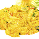Stir-fried crab with fluffy egg curry "Punim Patpong Curry"