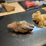 Sushi Sakana Atago - しめ鯖。薄くのった昆布が素敵です。