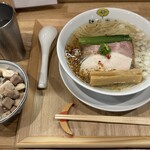 麺に光を 離れ - 