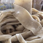 武蔵野うどん くわ郷 - 麺アップ
