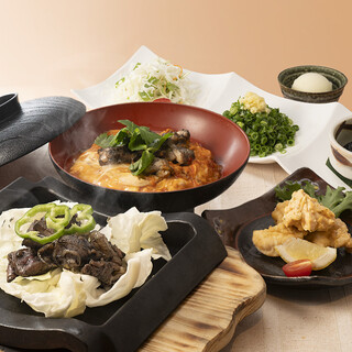 月～金曜日は「地鶏料理」が味わえるランチも営業