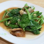 クンヤーイ - 2013.10 パッカナームークローブ（900円）揚げ豚肉とカイラン菜の炒めもの