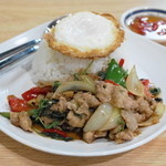 クンヤーイ - 2013.10 カオパッガパオムーカイダーオ（850円）豚肉のバジル炒めライス目玉焼き乗せ