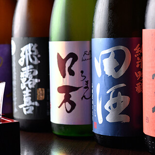 豊富な日本酒や日替わりの地酒など多彩なドリンクメニューが魅力