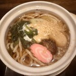 パーラー樹 - 鍋焼きうどん 800円(税込)。