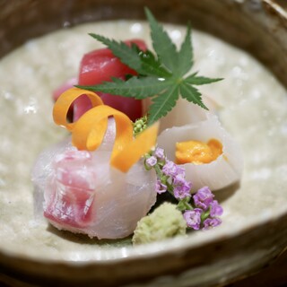 旬の食材を使用した、見た目も鮮やかなコースでおもてなし