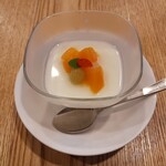 恵泉 - セットの杏仁豆腐