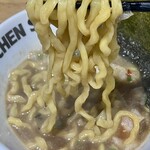 Beef kitchen stand - 中太縮れ麺