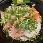 居酒屋 朝次郎 - ご飯が刺身で隠れてない