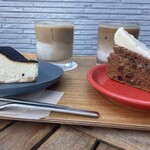 ペリカンコーヒー - バスクチーズケーキとキャロットケーキとアイスオレ