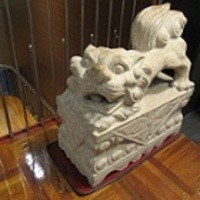赤坂璃宮 銀座店 - 獅子がお迎え
