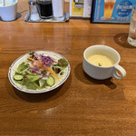 洋食香味亭 - サラダとコーンクリームスープ