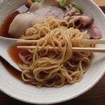 正よし - あっさり醤油_850円　麺アップ