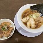 Menya Ibuki - 炙り豚チャーシュー丼と鶏中華そば醤油