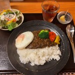 鉄板ダイニング だいきち - キーマカレーと彩りサラダ