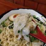 俺の中華たなか家 - 「ワンタン」蓮華リフト⤴️もう「ワンタン」がトゥルン♭トゥルン♬(*^^*)d