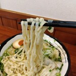 俺の中華たなか家 - 麺リフト⤴️自家製太麺に味噌スープが絡んできます(*^^*)v