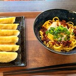 鵠沼ぎょうざ - 激旨辛鵠沼まぜそば　　だし餃子