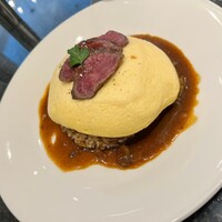 神戸牛洋食アモナ - スフレオムライス