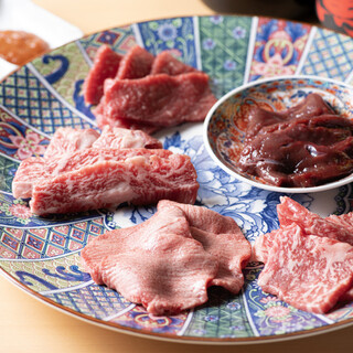 Roots are Izakaya (Japanese-style bar) specializing in horse meat! Horse meat procured from the home includes rare parts◎