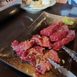 焼肉ホルモン焼き ジャンジャン - 料理写真:ハラミ、牛すじセット