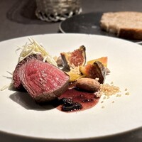 メシモ - 山地から近いこそ出せる鹿レバー、鹿肉
                    ブルーベリーとか入ってるソース
                    落花生
                    るばーぶ
                    くすくす
                    マコもだけど
                    小田原イチヂク黒イチヂクの王様