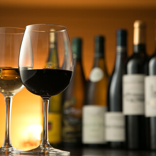 约有40种葡萄酒，可以选择日本酒或威士忌等喜欢的一杯