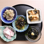 鮮菜美酒 新宿 ずらたん - 小鉢の5種盛