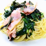 Tomato cream sauce with roast ham and spinach