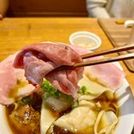 大衆ビストロ 匠 - 炙ったあとに肉で卵を巻き、スープに浸して食べる！ごくうま。