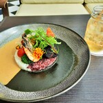 The 33 Tea＆Bar Terrace - これは映える～！ホワイトとブラックの2色のカレーに、彩り豊かな具が♪選べるドリンク付き、ホワイト＆ブラックカレー1,980円